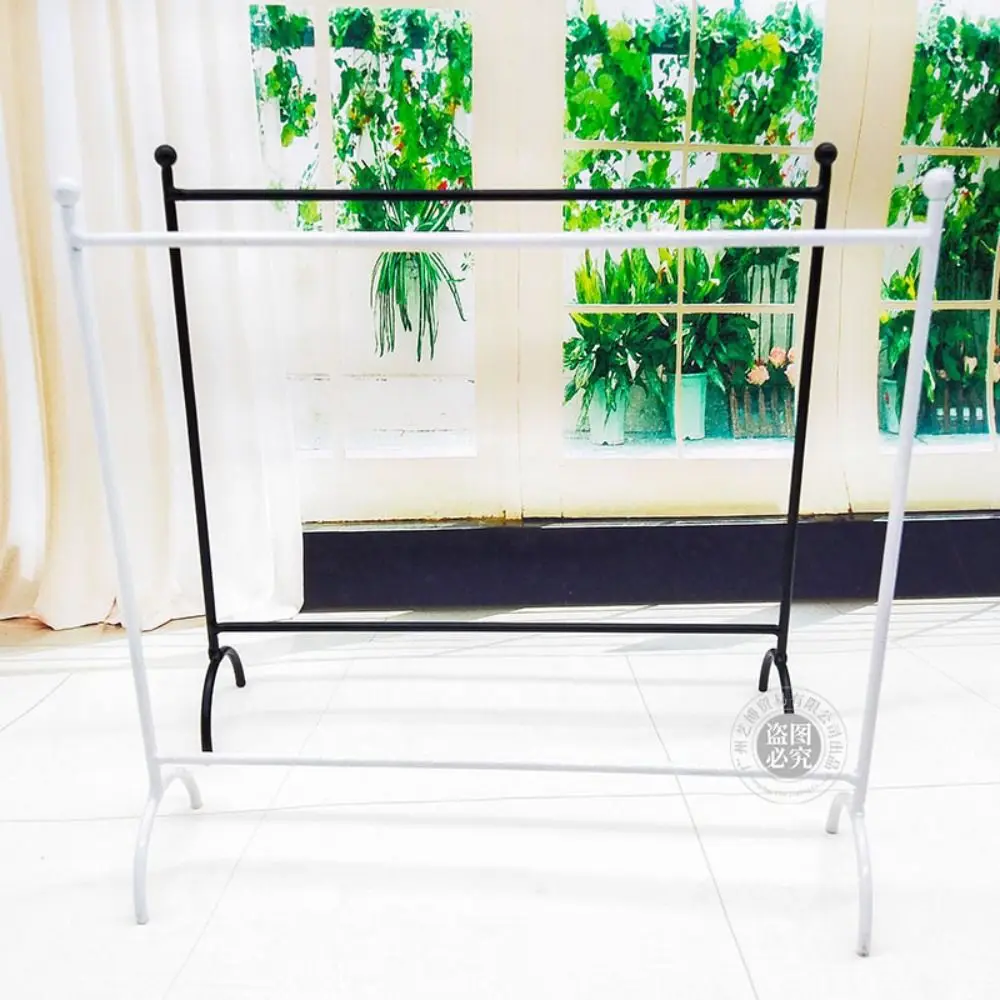 ตุ๊กตาเหล็กราวแขวนผ้าตุ๊กตาอุปกรณ์ชั้นโชว์เสื้อผ้าขนาดเล็กสำหรับตกแต่งบ้านเล่น