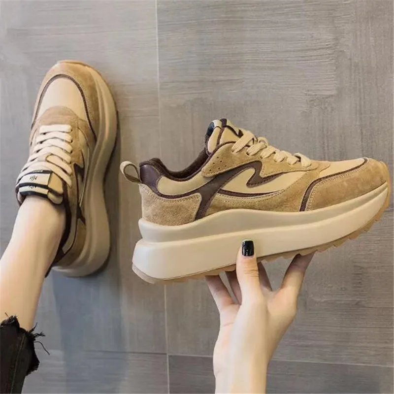 Kobiety mocne buty grubą podeszwa zwiększające wszechstronny swobodny buty wulkanizowane Vintage Outdoor do biegania 2024 nowa moda