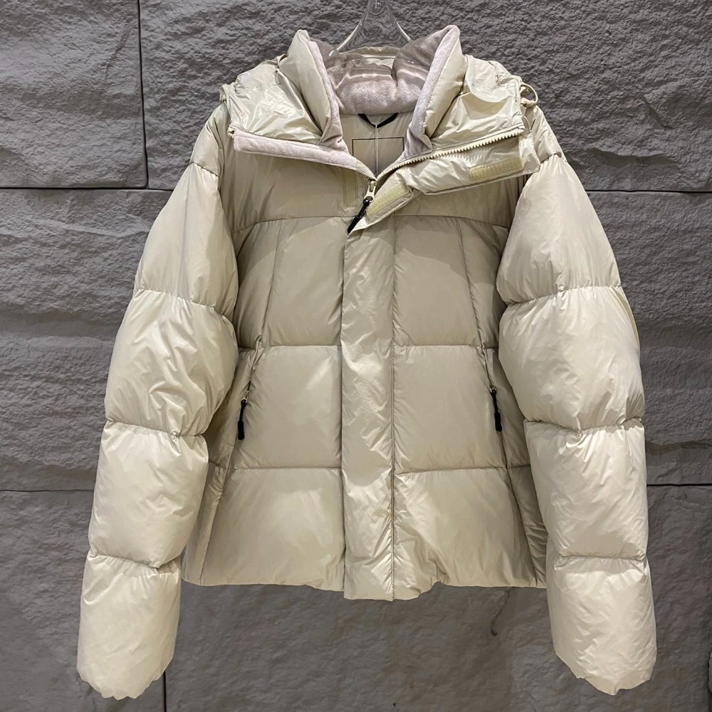 سترة نسائية شتوية فاخرة بتصميم خارجي مقاومة للبرد ودافئة متوسطة الطول مع ياقة سميكة من الفرو