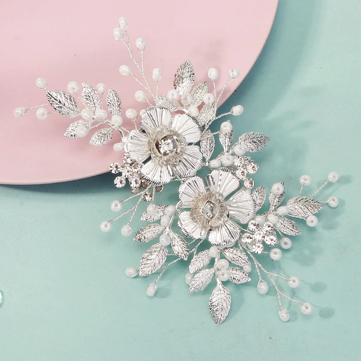 

Luxury Flower Claw Noble Hair Clip Fashion Handmade Pearl Beaded Hairpin For Women Festive Performance Hair Accessories