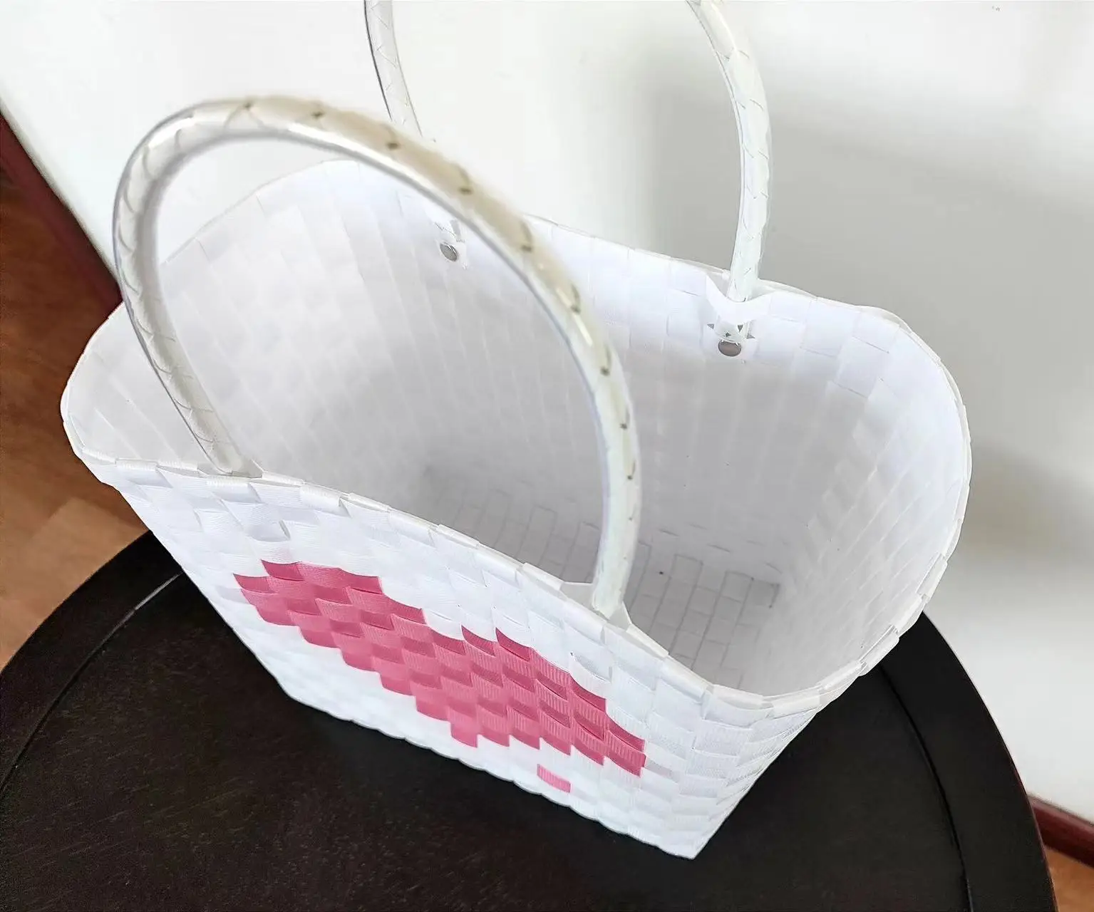 2024 Cute Heart Plastic Woven Tote Bag Valentines Day Women Handmade Vegetable Basket Gift Boho Girl Shopping Camp Beach Handbag