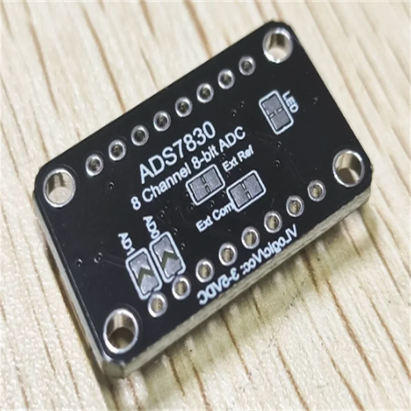 ADS7830 8-Bit ADC Analog-to-Digital Converter Module Compatible with STEMMA QT/Qwiic