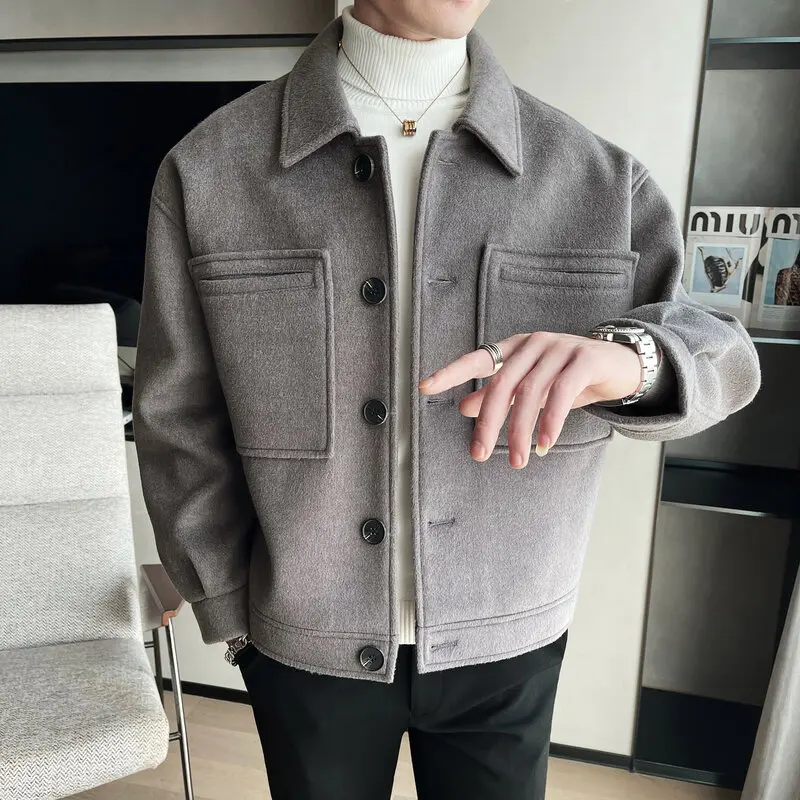 2023 British Style Winter Short Woolen Coat Men Warm Fashion Pocket Casual Cloth Jacket Men Streetwear Loose Woolen Coat S-3XL