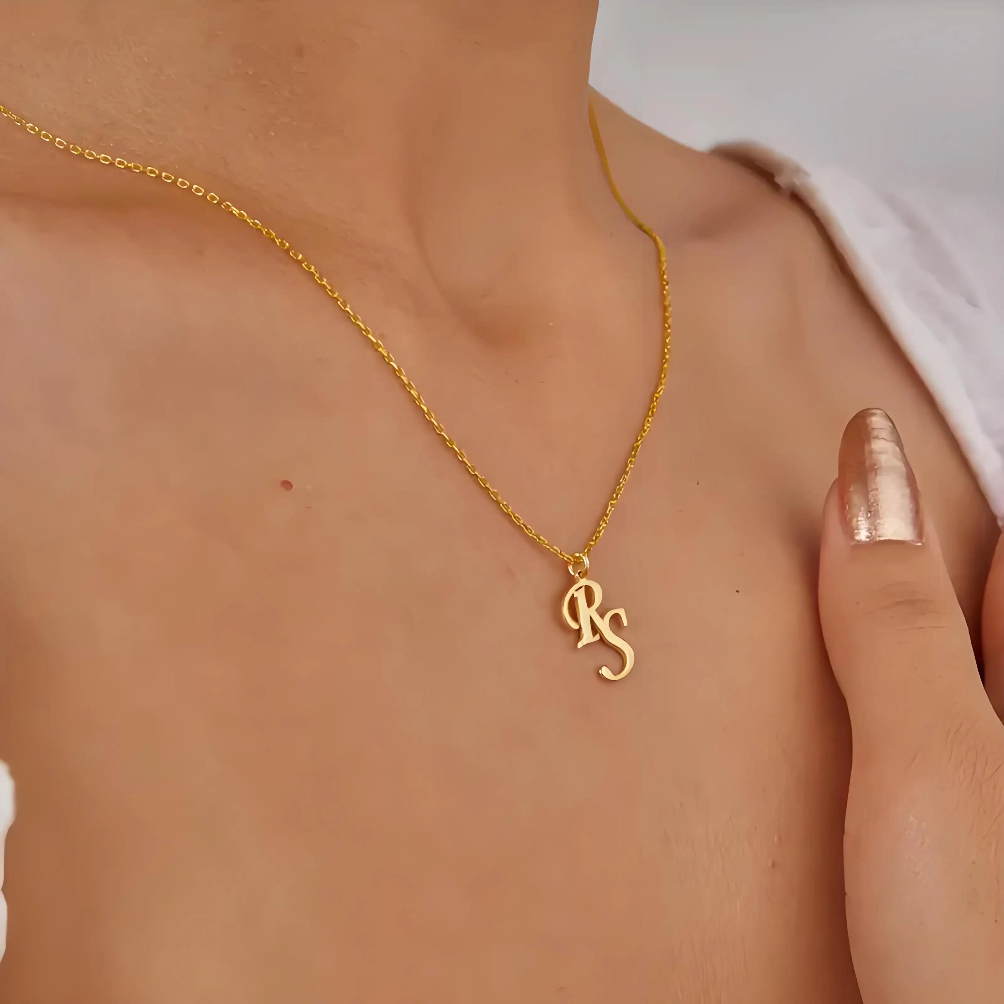 قلادة أولية مزدوجة مخصصة، قلادة من الفولاذ المقاوم للصدأ مطلية بالذهب عيار 18 قيراط، هدية نسائية مخصصة للارتداء اليومي