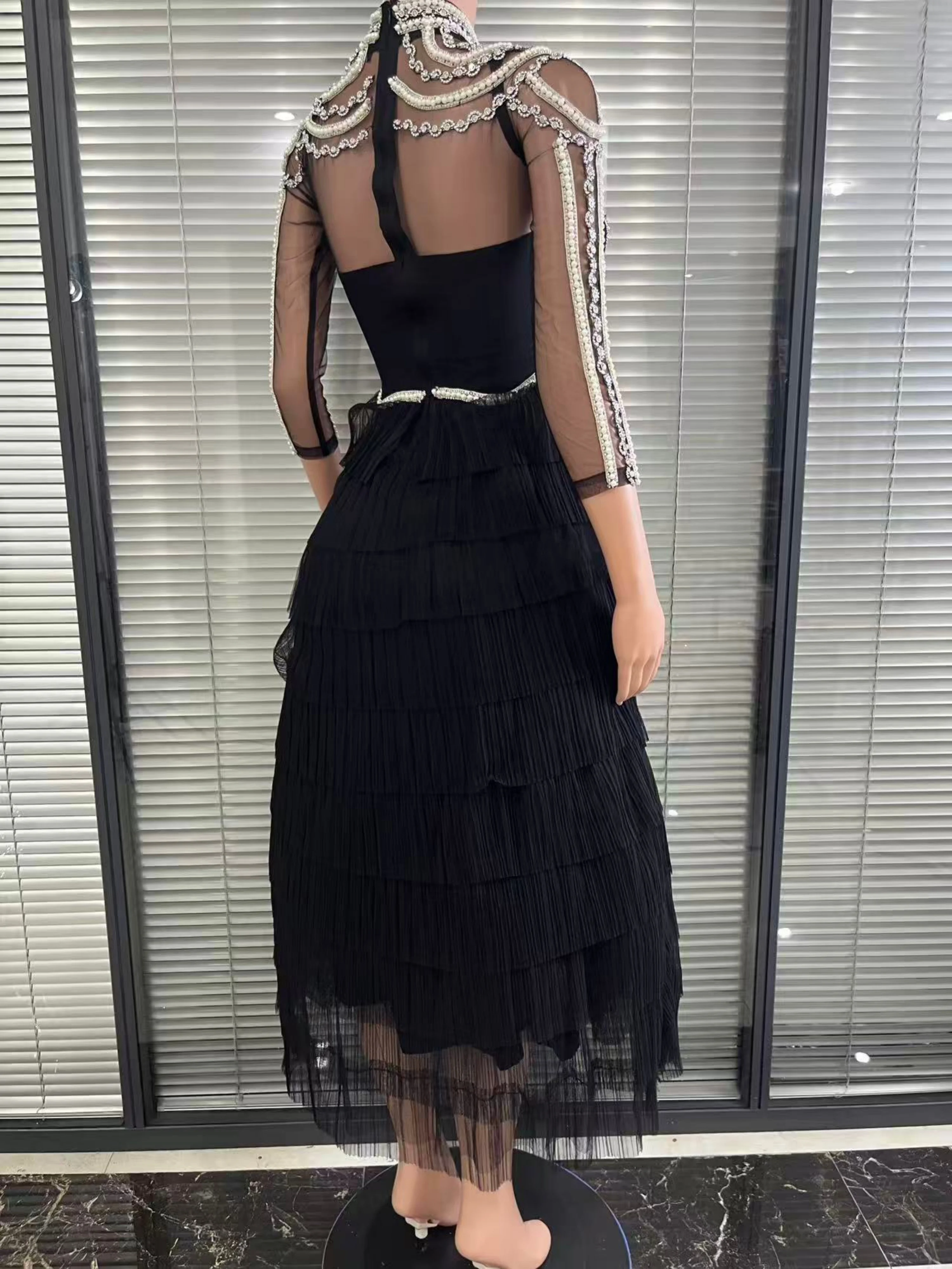 ชุดเดรสยาวสีดำสำหรับผู้หญิง ดีไซน์หรูหราสำหรับฤดูใบไม้ร่วง ประดับด้วยลูกปัดระยิบระยับ กระโปรงแบบเลเยอร์ เหมาะสำหรับงานพรอม งานแต่งงาน งานเลี้ยงอาหารค่ำแบบเป็นทางการ
