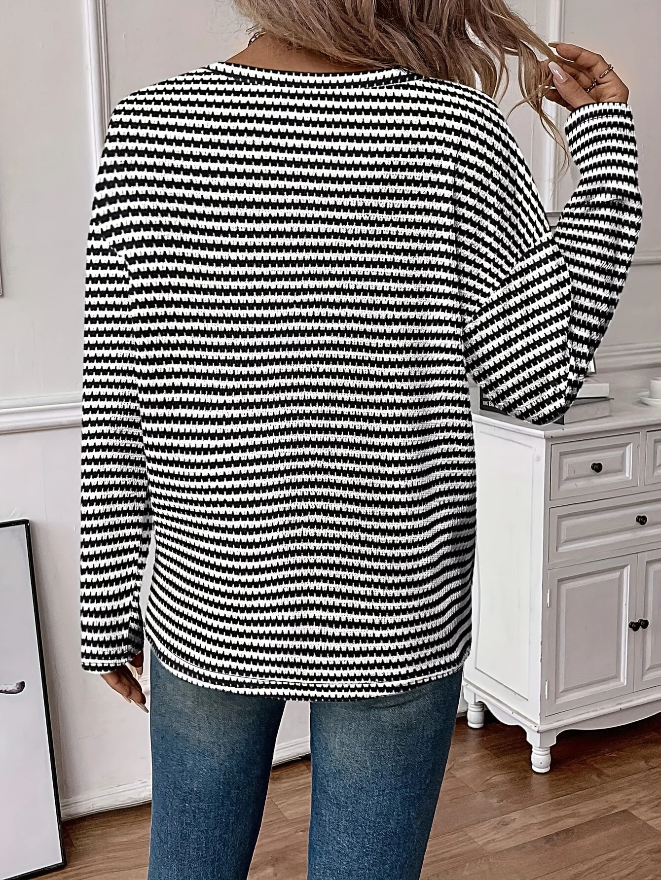 New autumn and winter striped printed round neck button long sleeved top T-shirt