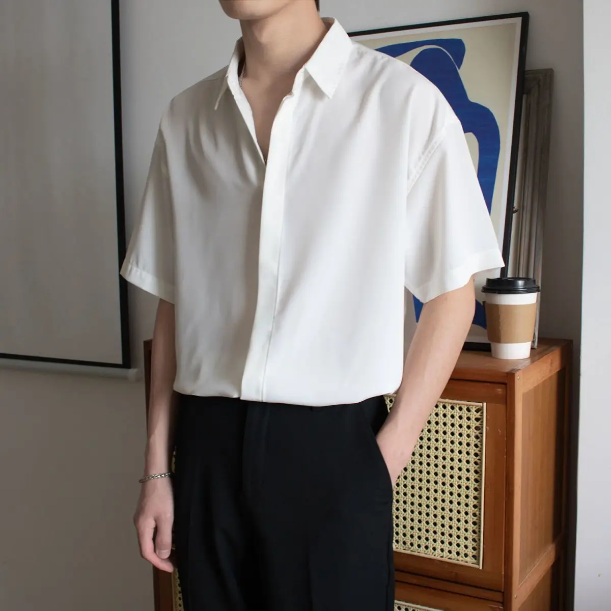 男性シャツ無地半袖グリーンメンズシャツルーズ襟エレガントな韓国の人気の服通常のファッション男 2025 スタイル