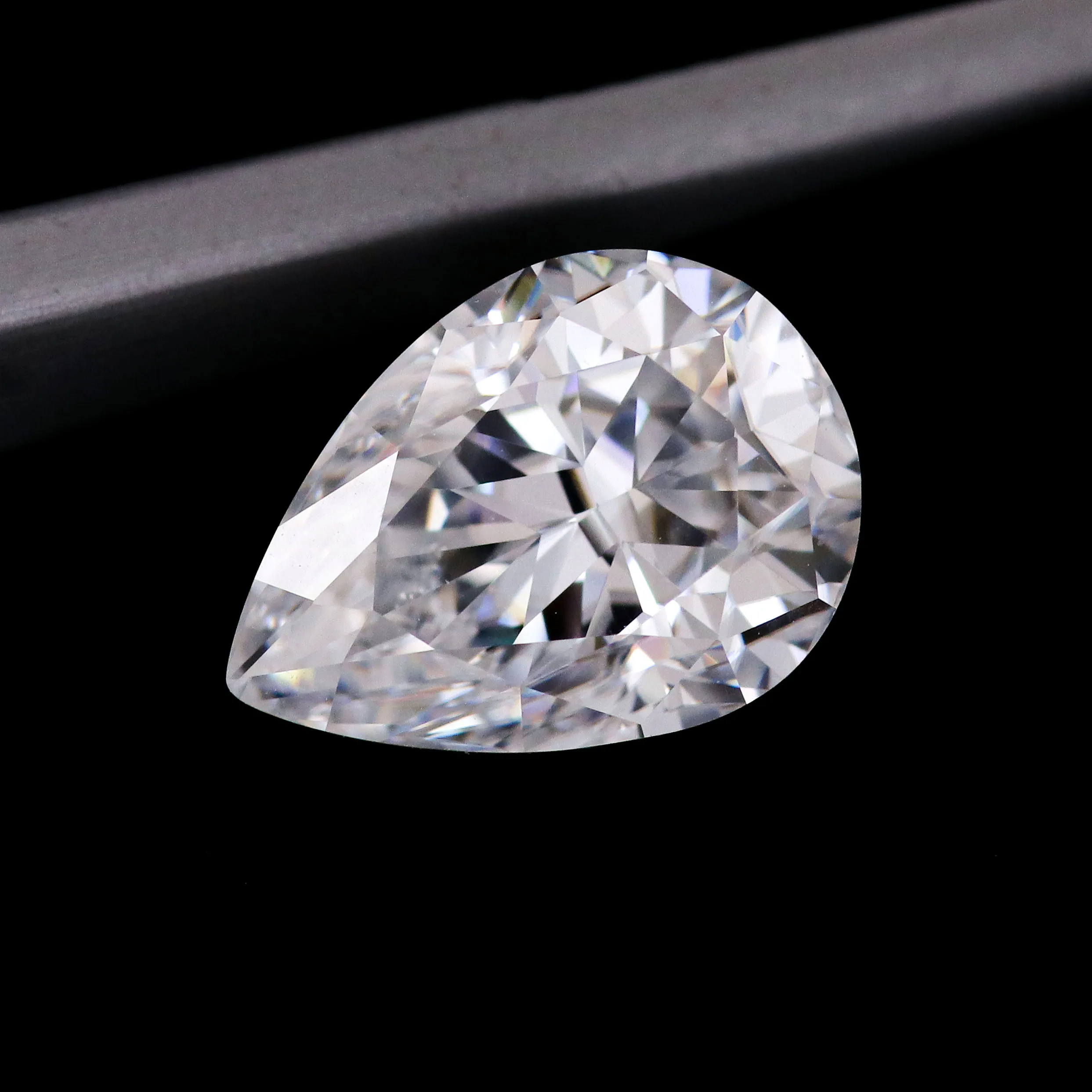 Provence Moissanite หินหลวม Pear Cut D สี VVS1 มือตัด GRA ใบรับรอง Moissanite Diamond Test Pear Moissanite อัญมณี