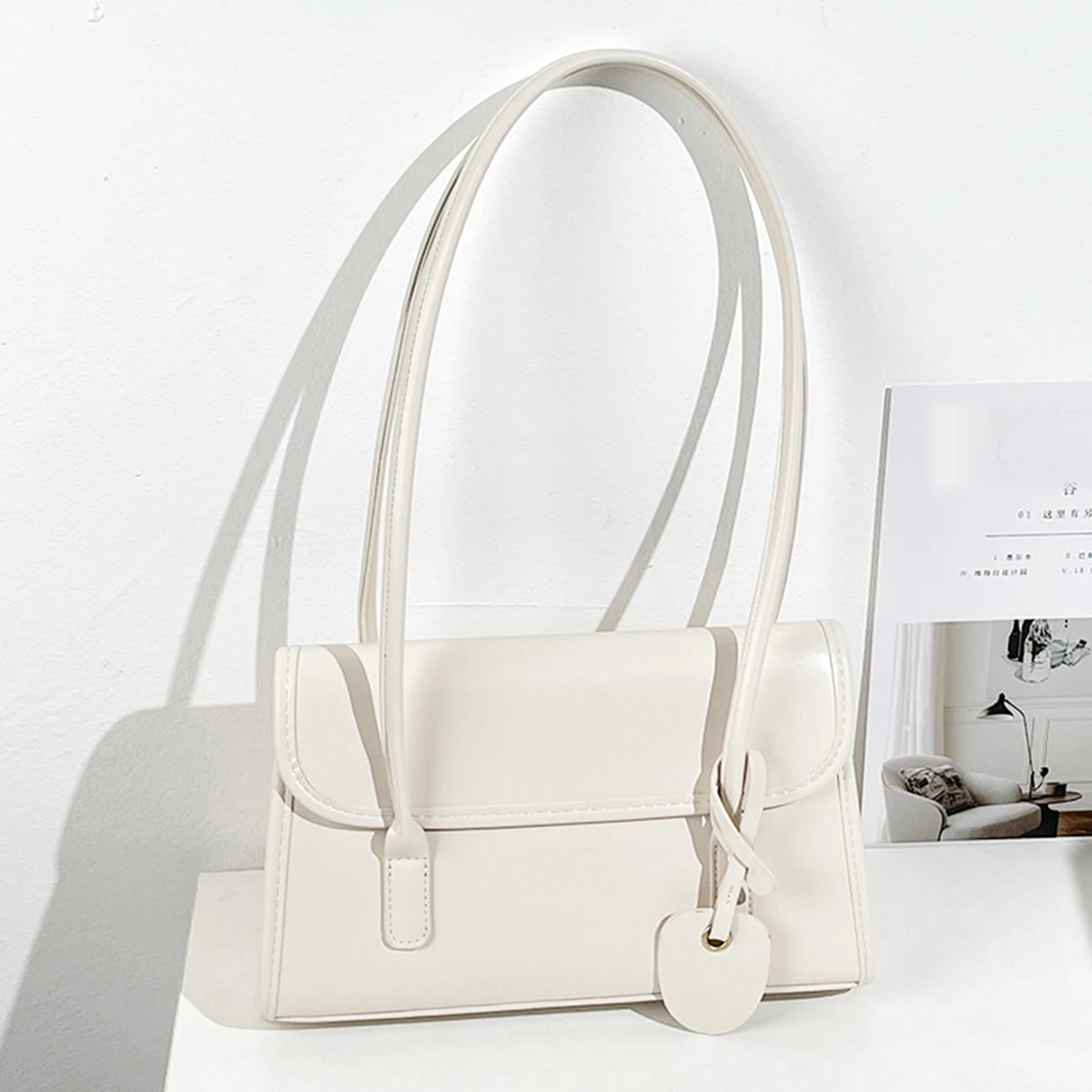 

New minimalist and trendy one shoulder cross arm bag suitable for daily commuting and weekend dates