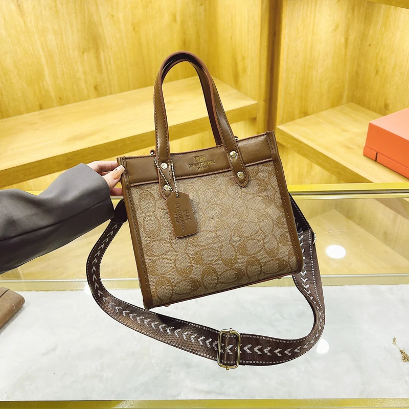 

Sophisticated Crossbody Messenger Bag - Minimalist Vintage Design With Spacious Compartments & Luxury Hardware