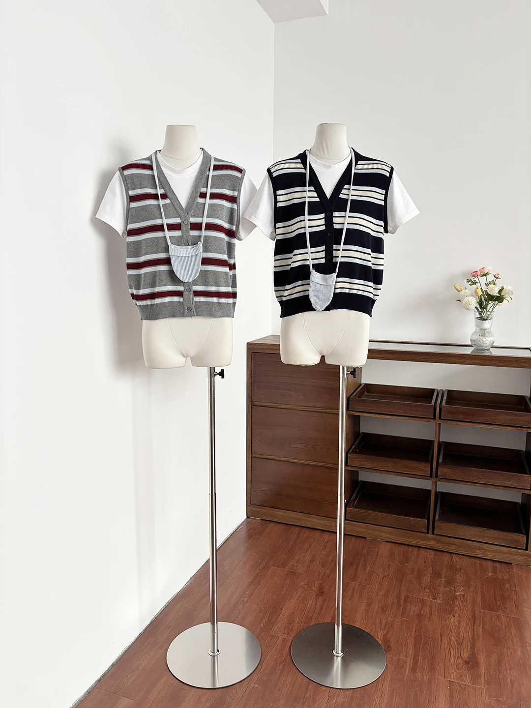 

Korean Style Short Sleeve Slim Fit Knitted Top Women's Summer New Style V-Neck Padded Hollow out Design Casual Commute Style