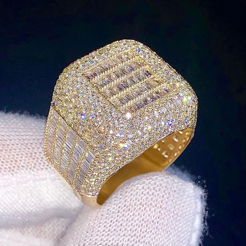 Huitan Wunderschöne goldfarbene Eheringe für Frauen, quadratisch geformt, breites Band, Bling Bling CZ, Verlobungsfeier, trendiger Schmuck