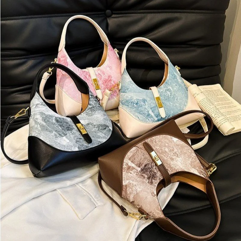 

Luxury Fashionable Clutch Bag For Women With Paris Letter Logo Vintage Designer Solid Color Tote Style