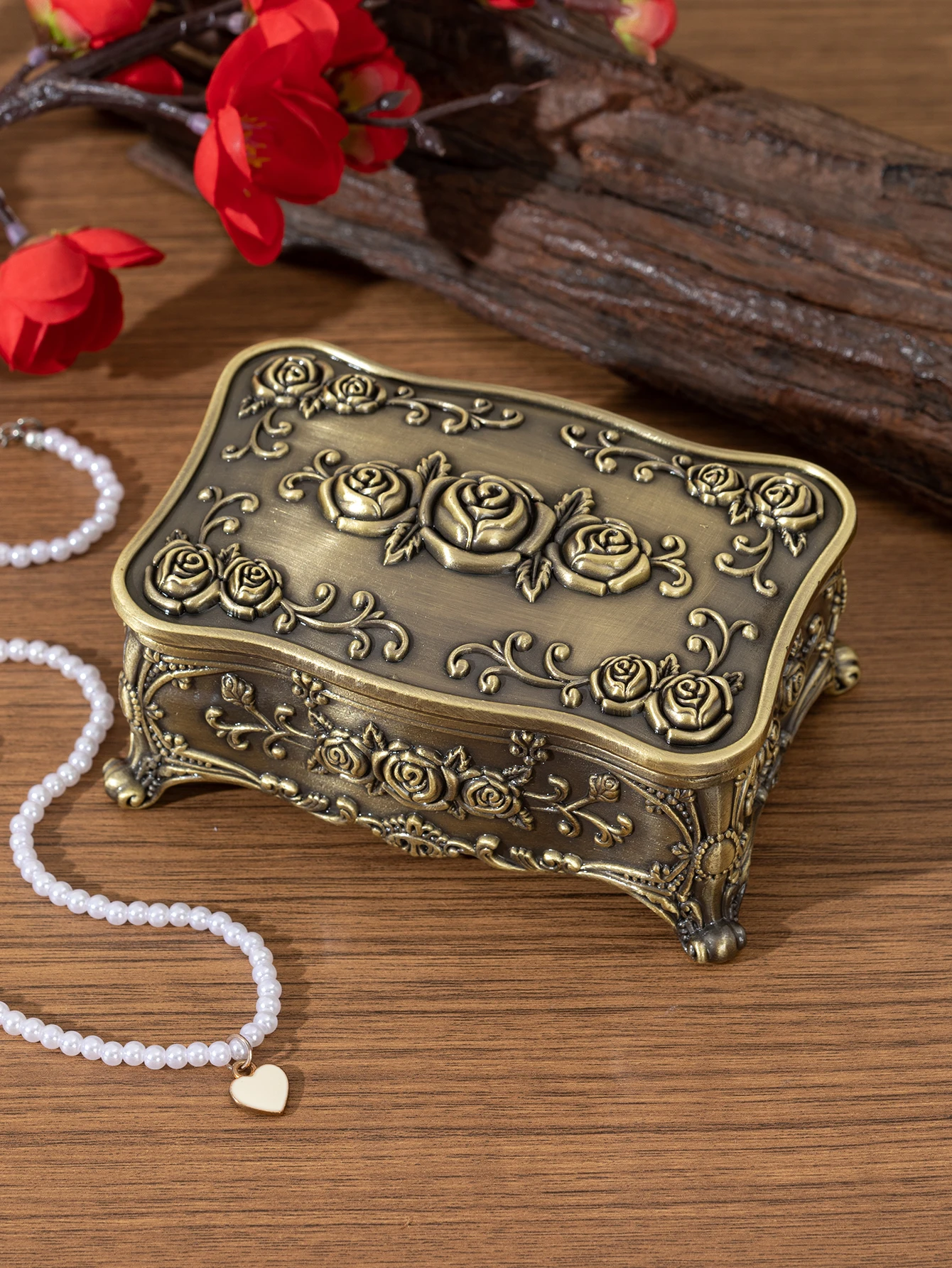 1Pc Vintage European-Style Zinc Alloy Jewelry Box | Rich Bronze-Gold Texture, Irregularly Carved Base + Three-Dimensional Rose Relief + Scroll Pattern Details, Brings a Full Vintage Atmosphere, Zinc Alloy Material Is Sturdy and Durable, Can Store Earrings, Rings, and Other Small Jewelry, Suitable for Birthday/Memorial Day Gifts, Vintage Dressing Space Arrangement, Suitable for All Seasons, Combines Light Luxury, Vintage Aesthetic, and Practicality, Adds a Touch of Classical Elegance to Life