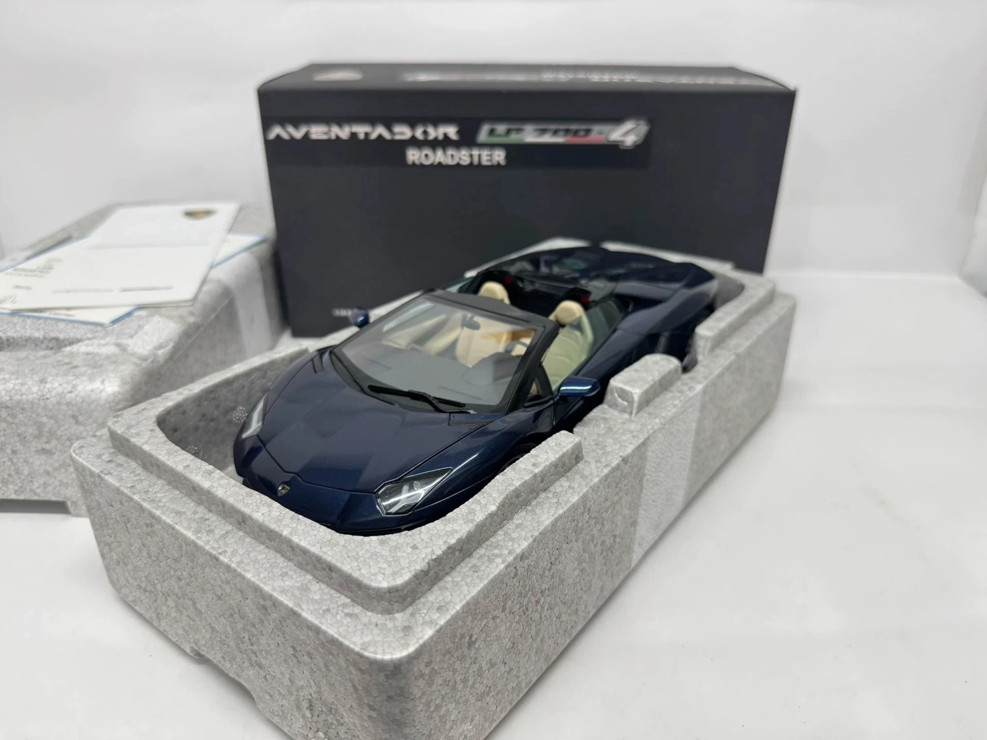 Autoart 1:18 Aventador LP700-4 رودستر الأزرق محاكاة طبعة محدودة جميع المفتوحة سبيكة معدنية ثابتة سيارة لعبة مجسمة هدية #1