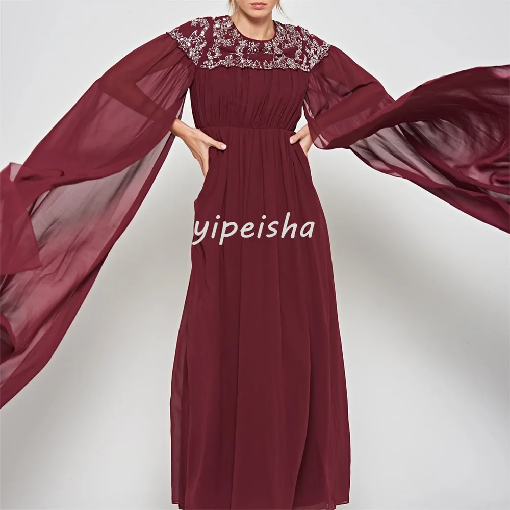 Szyte na miarę, wykwintne, dopasowane sukienki wieczorowe w stylu retro, z szyfonu, z plisami, drapowaniem, aplikacjami, zdobione koralikami i cekinami, o kroju litery A, z dekoltem okrągłym, długie.