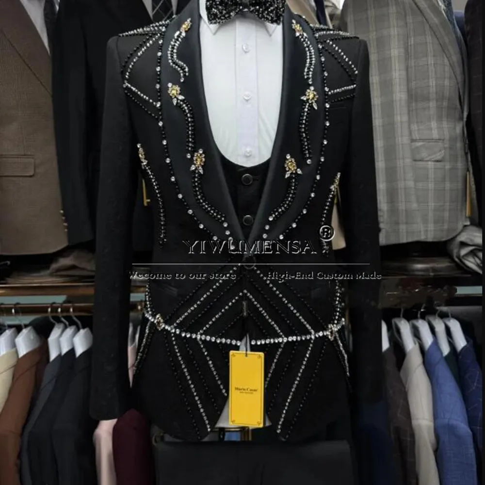 

Блестящие костюмы с камнями из бисера, мужские костюмы для свадьбы, индивидуальные смокинги с шалью и лацканами для выпускного вечера, большие размеры, 3-х предметная мужская одежда для вечеринок