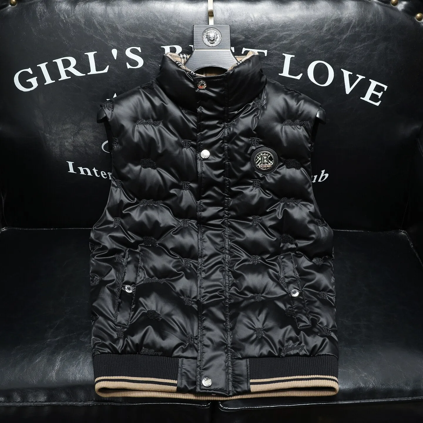 

Мужской повседневный пуховый жилет с вышивкой, приталенный, модный, брендовый, зимний, теплый, на молнии, с декоративными элементами, цельный, из вельвета/полиэстера