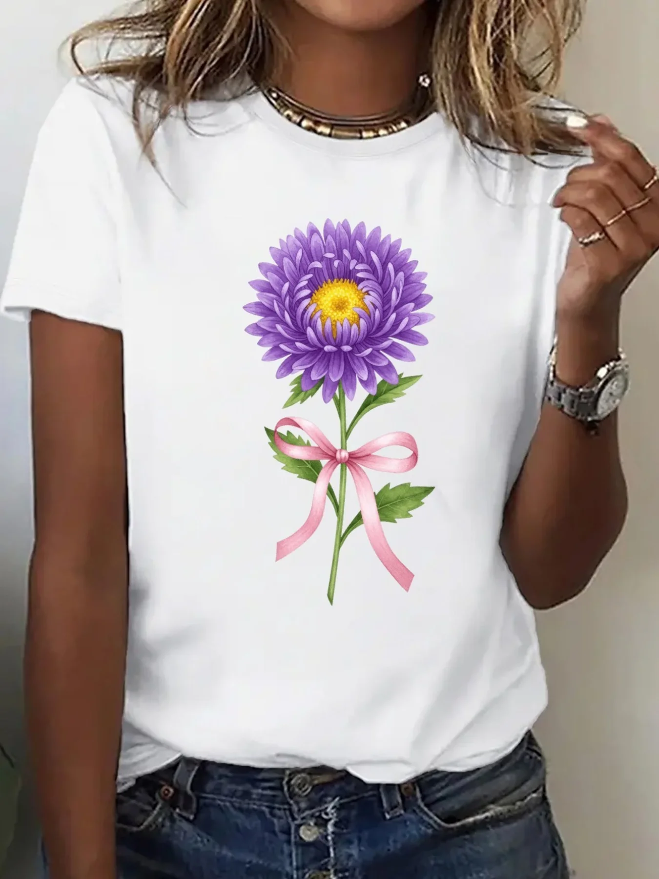 Plus-Size Women's Clothing, Heavyweight Loose T-Shirt - Vintage Floral Pattern Top with Purple and Yellow Flowers Paired with Pink Ribbon Bow - Breathable Black Casual Street Style for Spring and Summer, Everyday Wear, Sustainable Crew Neck Shirt, Relaxed Style, Fashionable Design, High-Quality Craftsmanship, Soft Fabric, Suitable for Fashion Enthusiasts