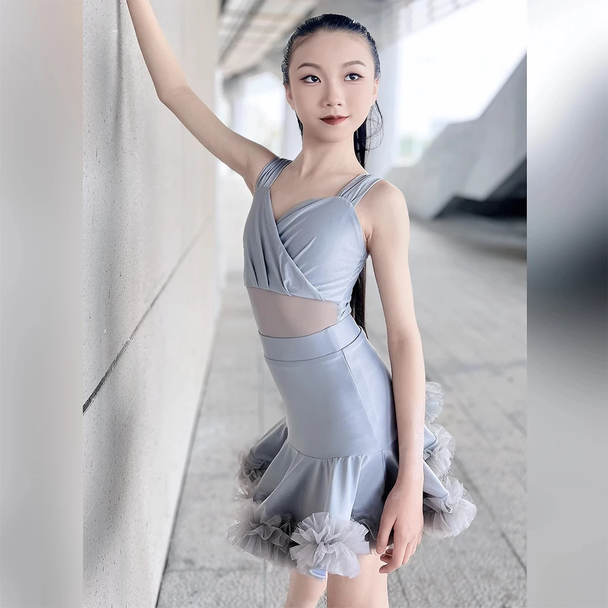 子供ラテンダンスドレス競技衣装グレーサスペンダートップススカート女の子社交ダンス服練習ドレス