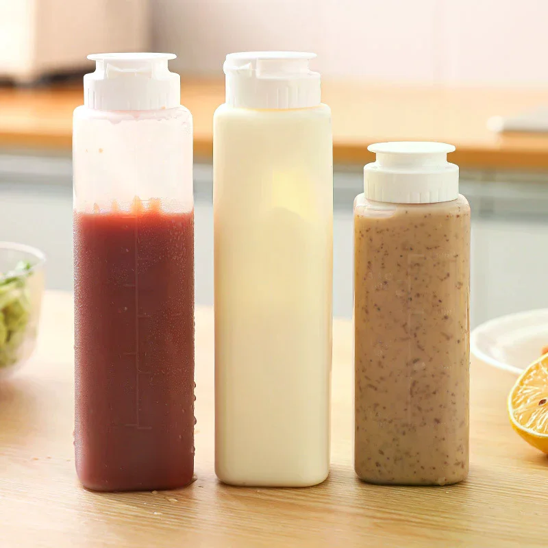 Salad dressing squeeze bottle with visible scale, controlled quantity, leak proof and fresh-keeping tomato sauce