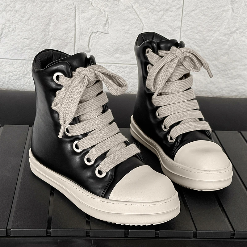 

Модные мужские высокие ботинки с крупным кружевом на плоской подошве. Удобная и дышащая повседневная мужская обувь.