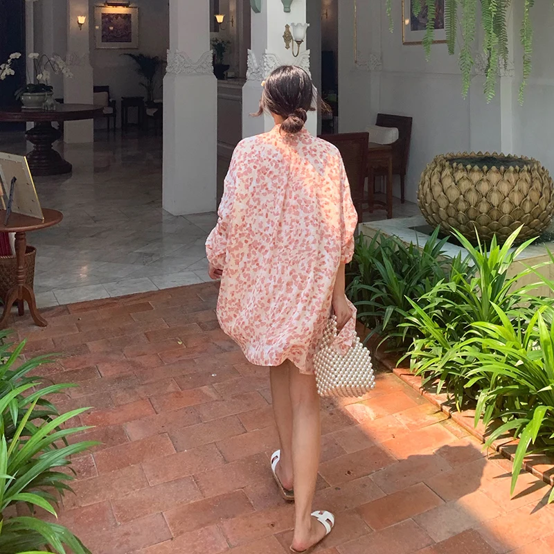 

Женский шифоновый топ с V-образным вырезом, свободный крой, цветочный принт, защита от солнца, для отпуска, длинный рукав, повседневный стиль, летний, 209