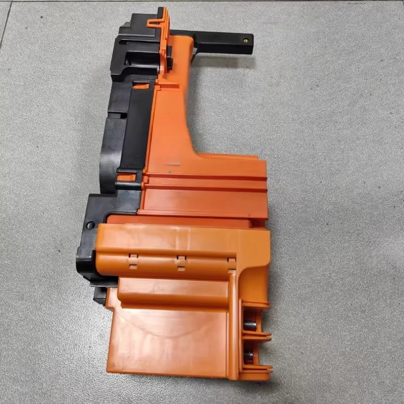 

Плата управления для гибридной версии X6-E72 SME: блок безопасности высоковольтной батареи, контактор, компьютерная плата