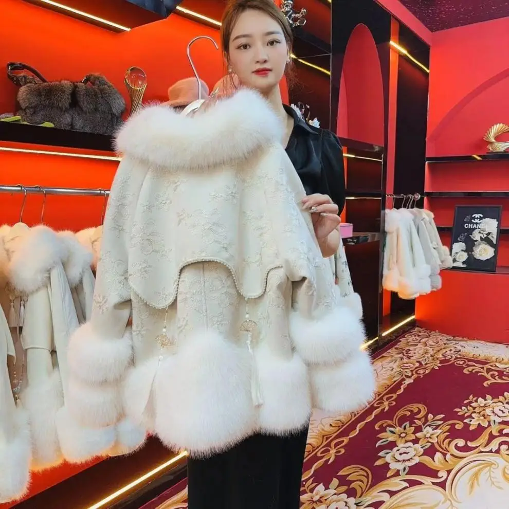 Pelz-Spleiß-Top, 2025, neue Luxus-Damen-Daunenjacke aus weißem Fell, kurzer Parka-Mantel mit Fuchspelzkragen, Lederbesatz, Puffer-Outwear