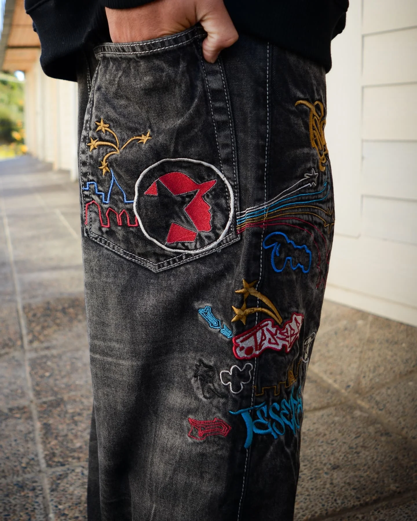 

Y2K American Streetwear Embroidered Jeans Man Woman Cloth Hip Hop Big Pocket Baggy Black Pants Wide Leg Trousers Letter Detail