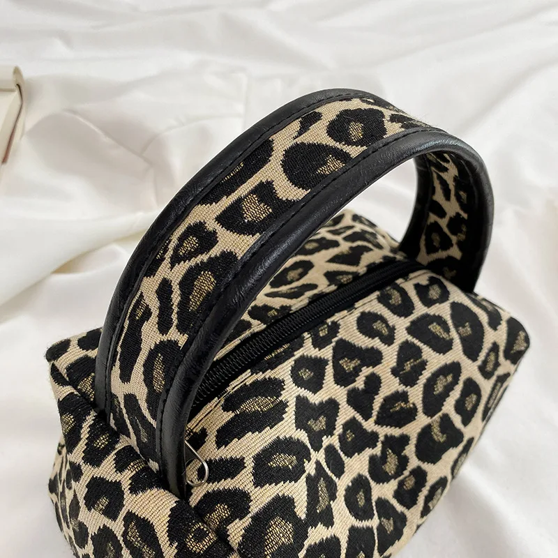 Leopard Makeup Bag Luxury Large Capacity Skincare Portable Carrying Canvas Purse Waterproof Zipper Organizer Travel Makeup Bag