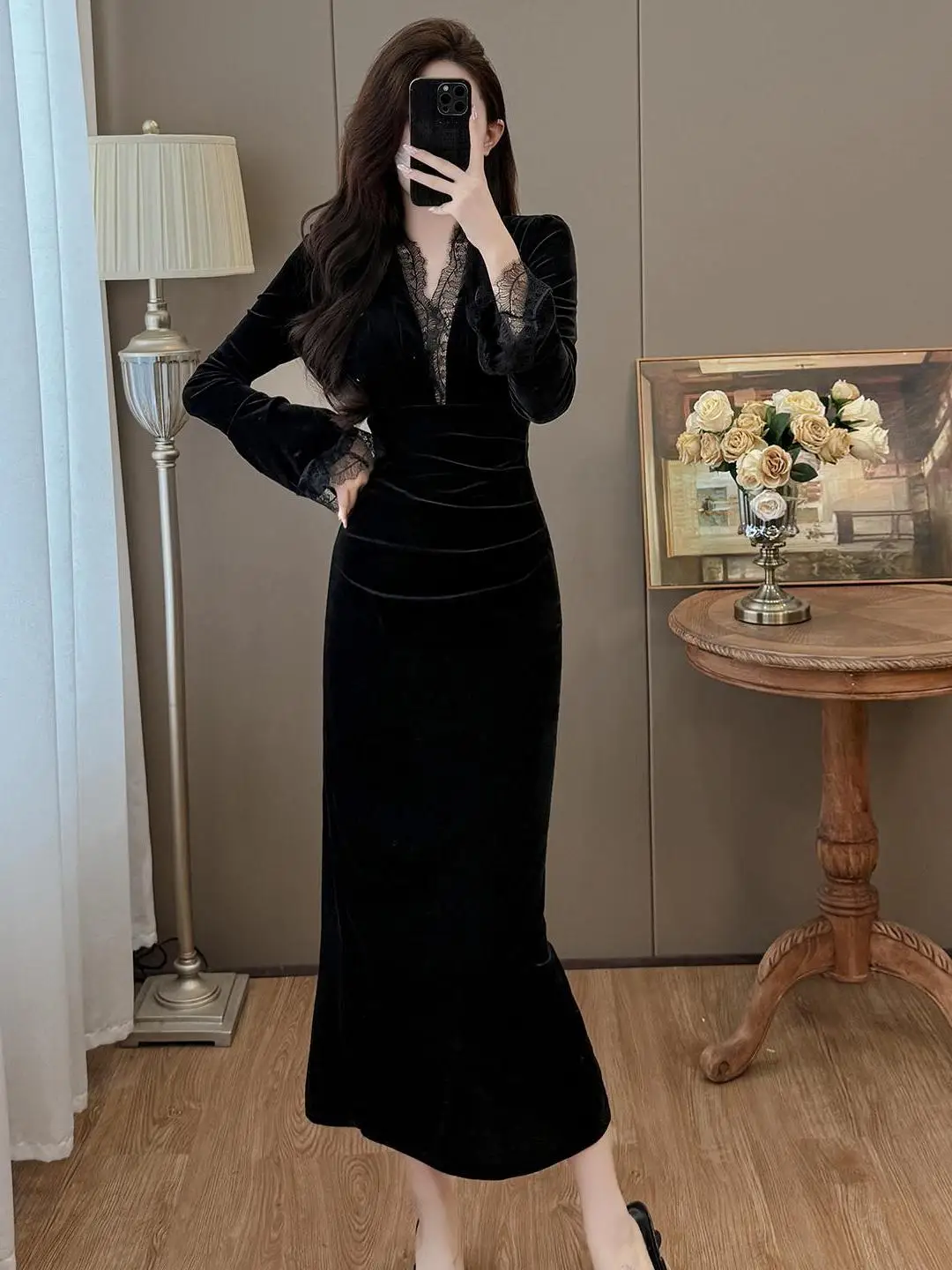 

Elegant Velvet Lace Splicing Long Dress V-Neck Luxury Style Women's Fashion City Commute Autumn Winter New Style Bodycon Dress