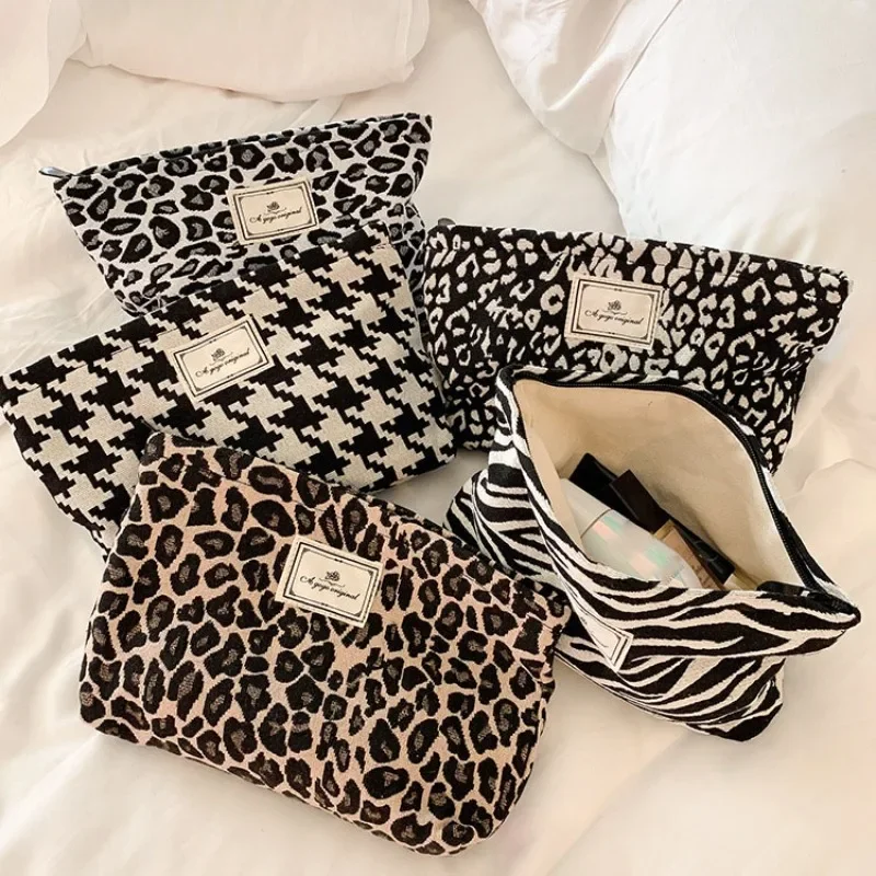 Classic Leopard Print Makeup Bag Zipper Pouch Large Capacity Portable Toiletries Bag Organizer Beauty Case Cosmetic Bag Women