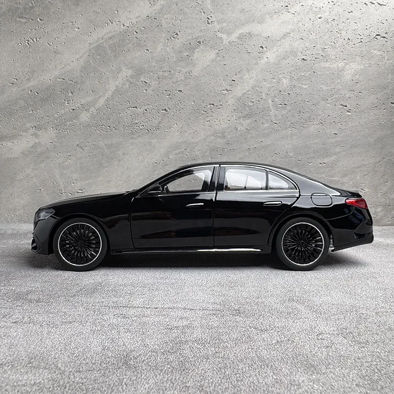 Iscale 1:18 Модель автомобиля E-KLasse E450 (W214) Полностью открытая модель автомобиля из сплава