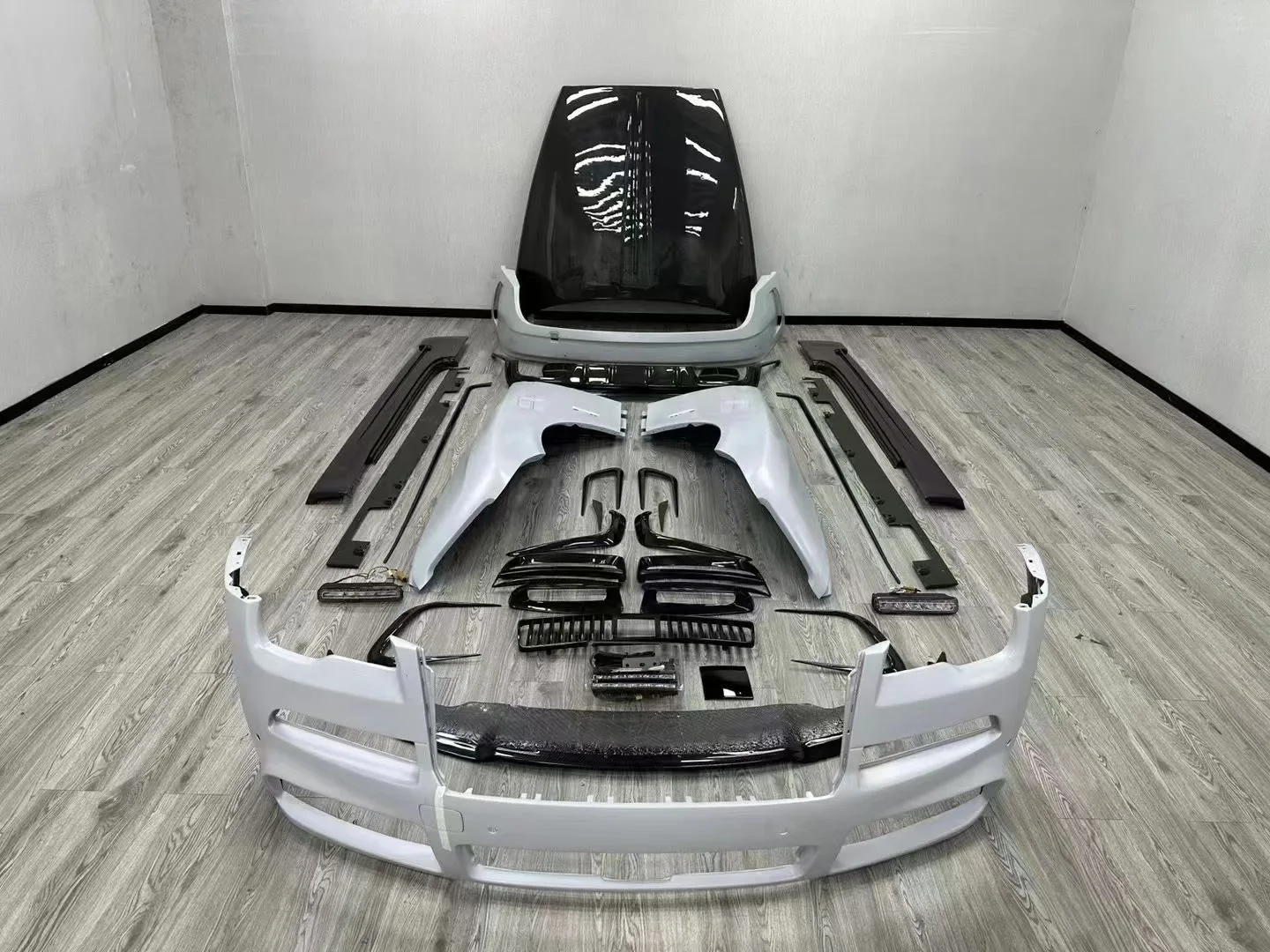 Full Custom Build With An Old-toFor Suitabler Phantom II Upgraded Mansory Surround KitExtreme Makeover