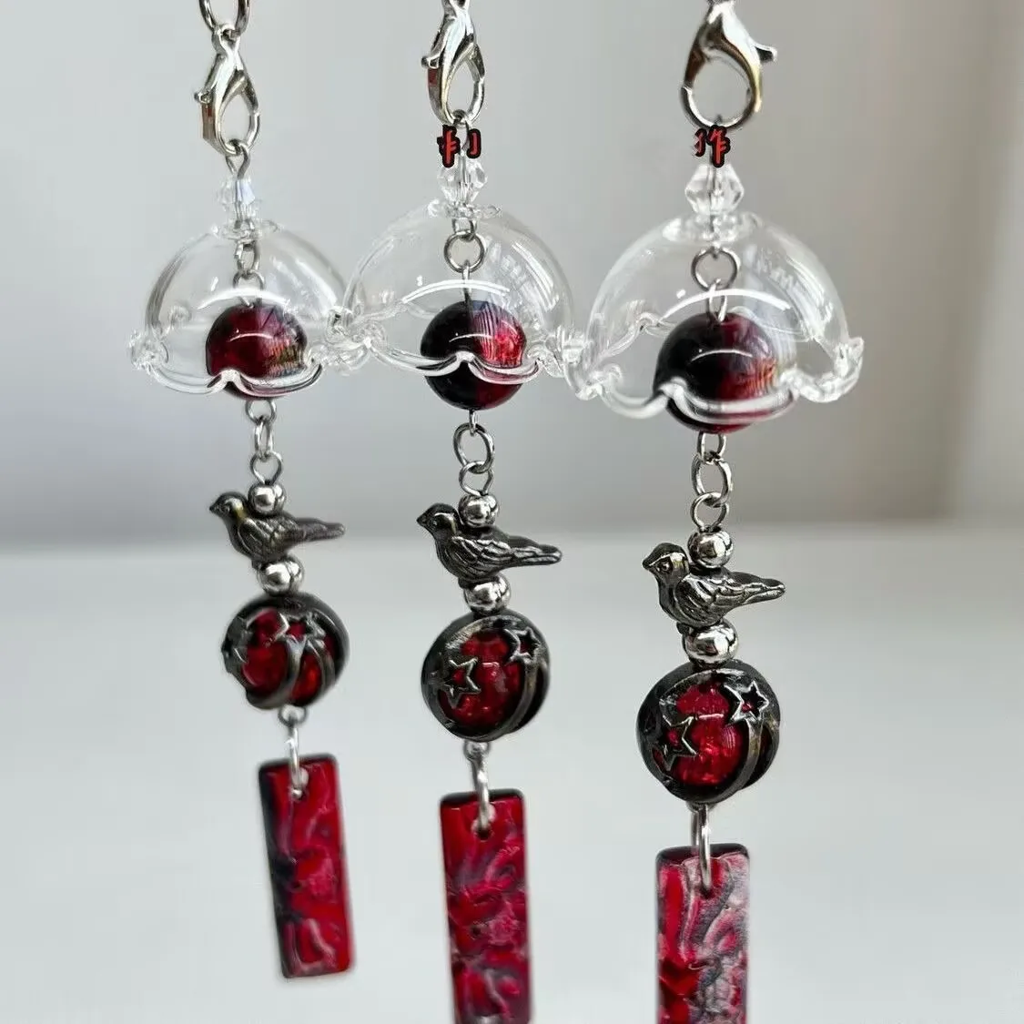 Маленькая кошка по имени «Любовь и глубокое пространство» в сердце. Qin Che ремешок с колокольчиком, цепочка для мобильного телефона ручной работы из бисера