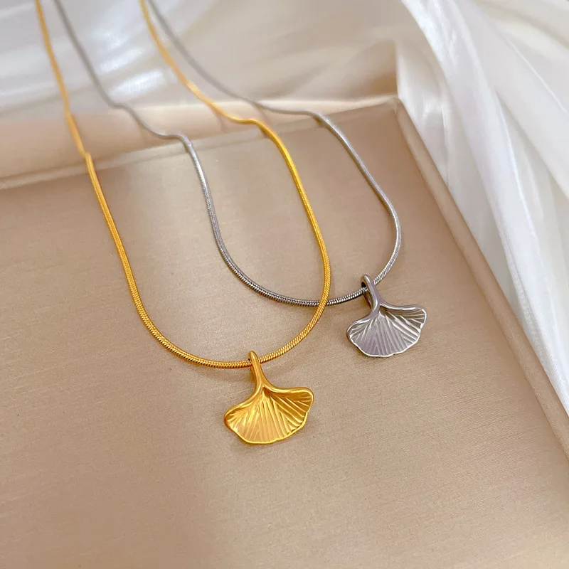 Women Jewelry Accessories Gingko Leaf Charm Pendant Necklace Ginkgo Biloba Leaf Pendant Choker Necklace Collars Sweater Chain