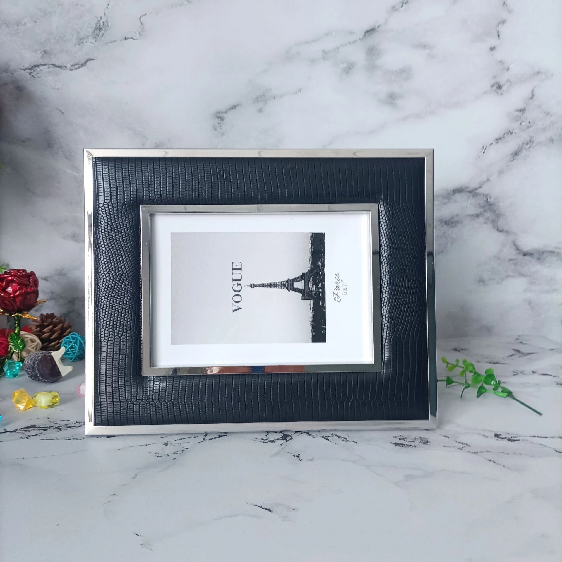 European Decorative Photo Frame, Black and White Leather Metal, Modern and Simple, 6/7 in