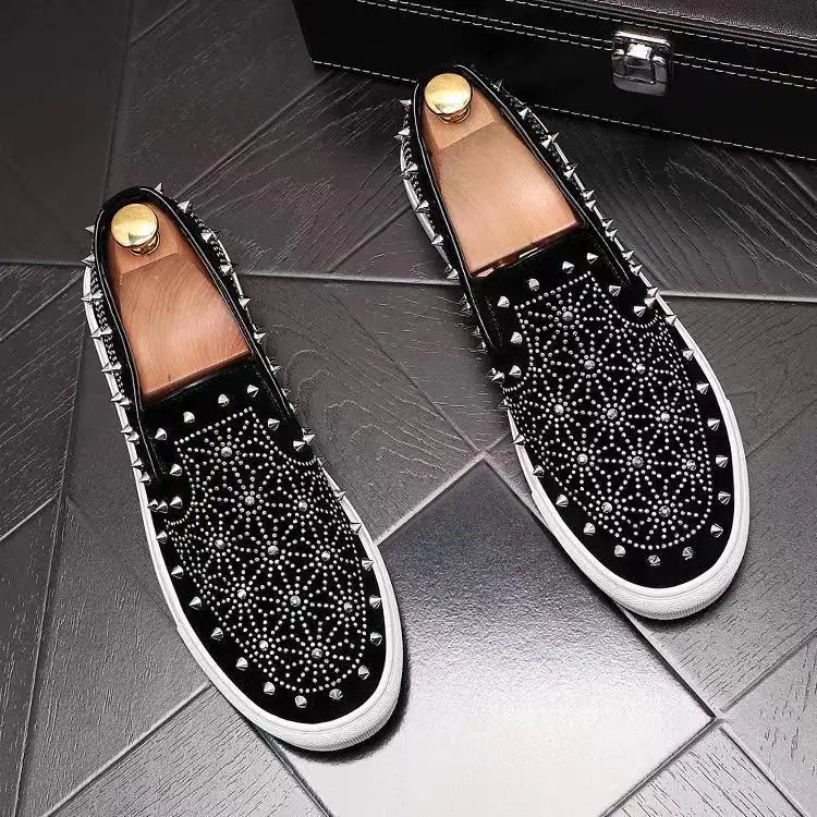 New Men Tide Leather Casual Shoes Fashion Luxury Rivet Flat Skateboard Shoes Leisure Slip-on Loafers