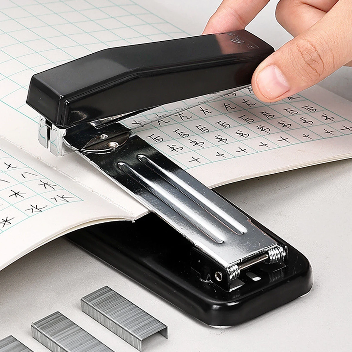 قطعة واحدة من دبابيس سطح المكتب القابلة للدوران، دباسة متعددة الوظائف لتوفير العمالة لقائمة أسعار الكتيب، اللوازم المكتبية لطلاب المدارس #3