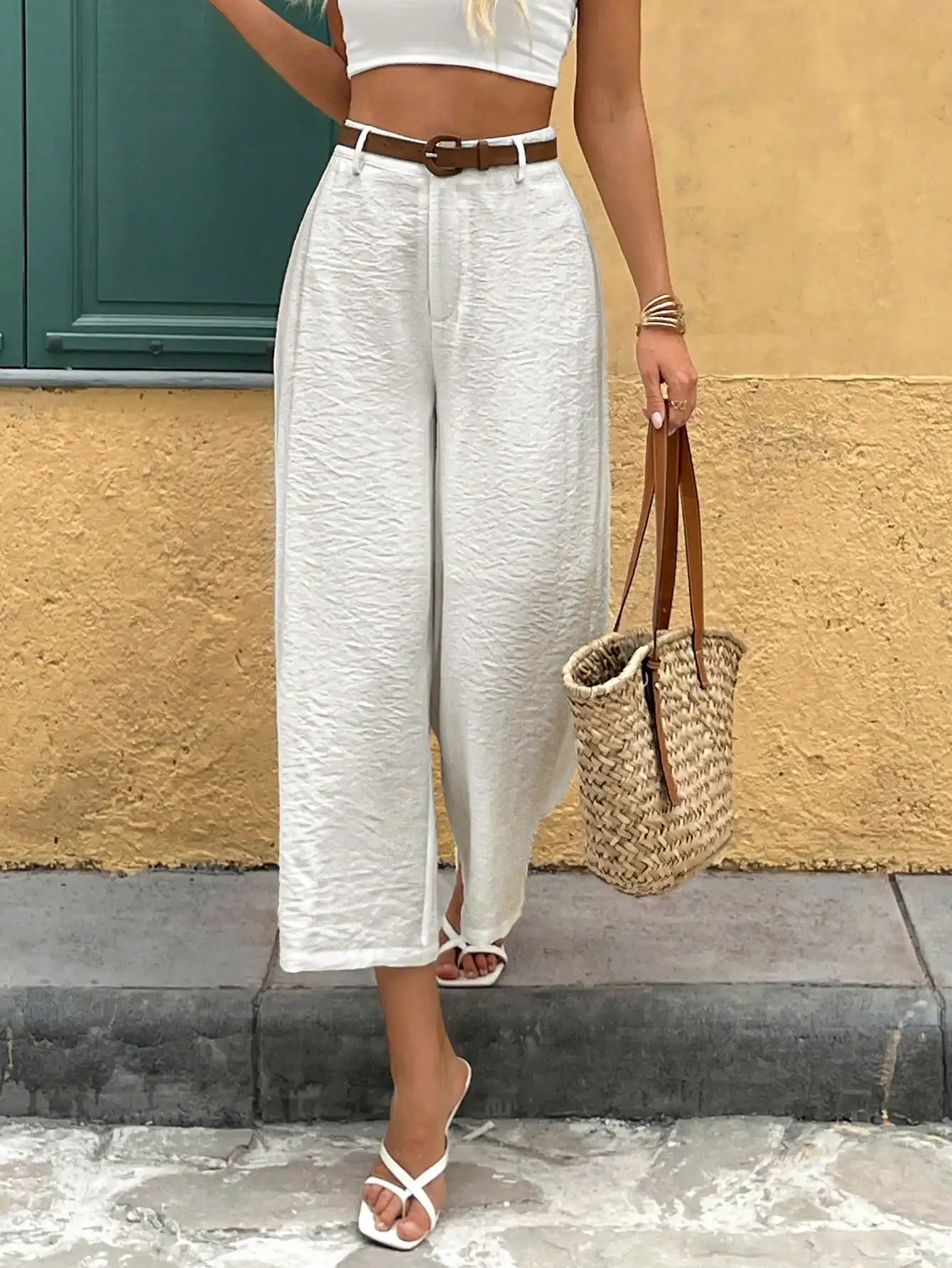 

Красивые элегантные широкие брюки с открытой планкой спереди на талии и полулицами, белые весенне-летние женские брюки со складками в виде ананаса