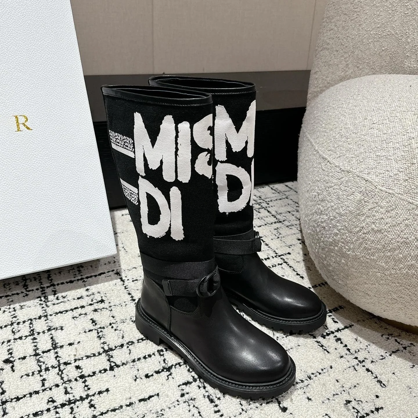 Stivali al ginocchio patchwork ricamati per donna 2025 Nuovo stile Stivali da cavaliere alti con punta tonda, tacco spesso e dimagranti