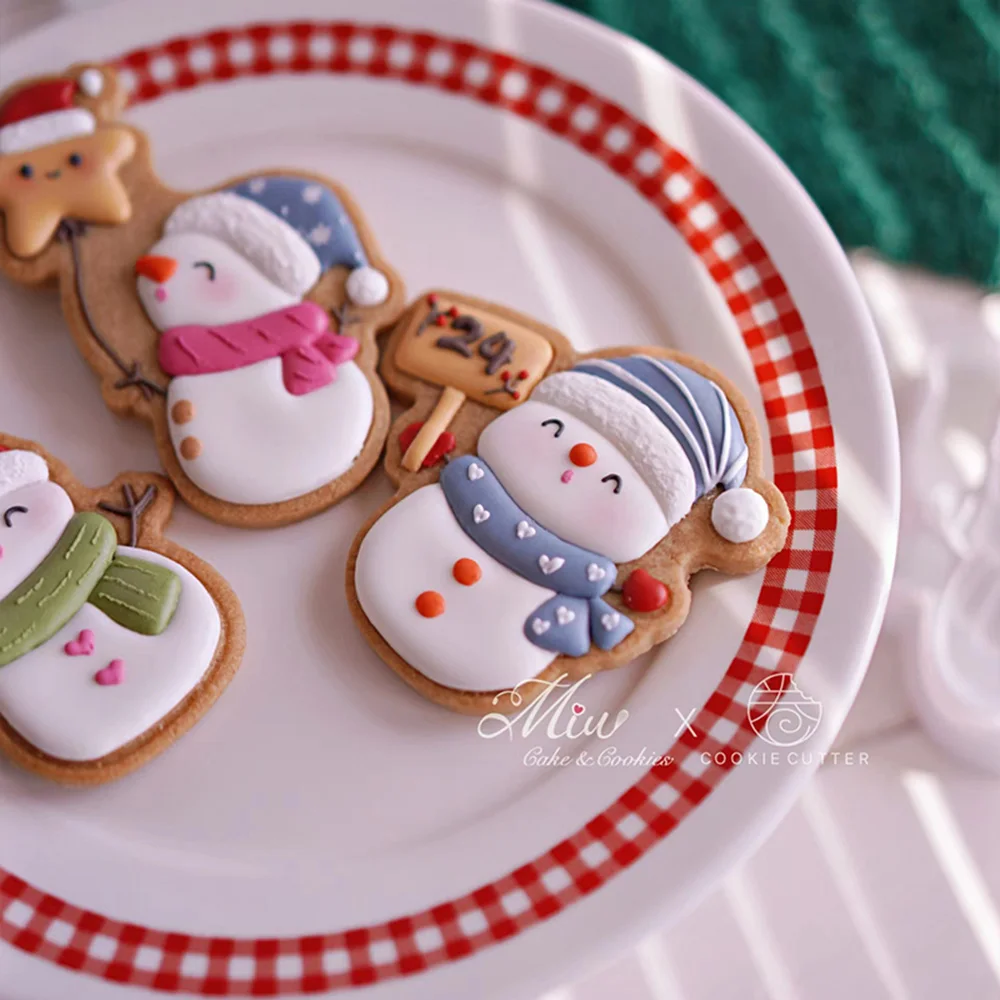 1PC Christmas Cookie Mold Snowman Frosted Sugar Cookies Biscuit Mold Cartoon Hand Press Tool Cookie Cutter Stamp Sugarcraft Fond