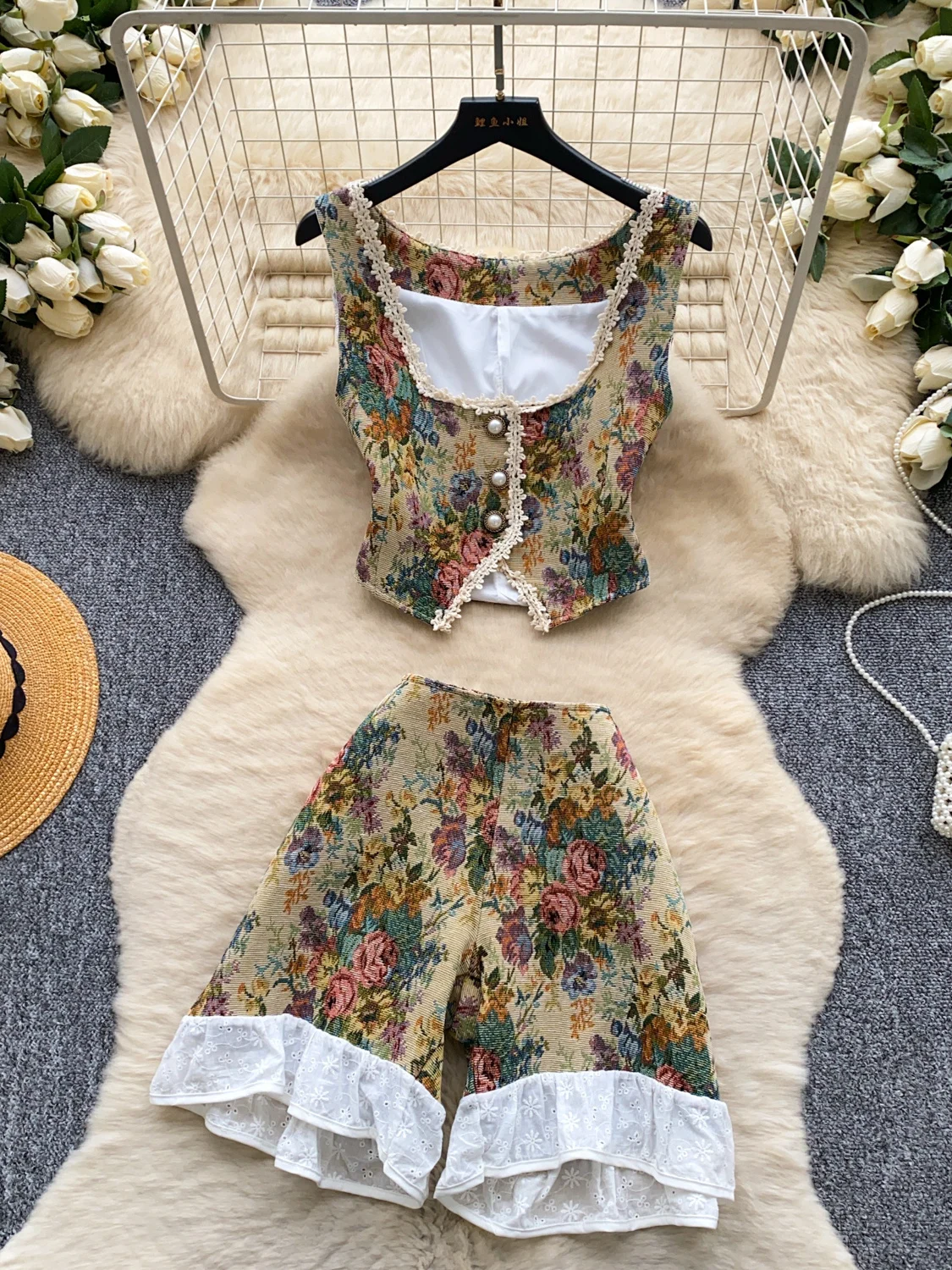 Retro Style Oil Painting Print Vest Set Women's Fashionable Layering V-Neck Single Button Short Pants Outfit Summer 2026