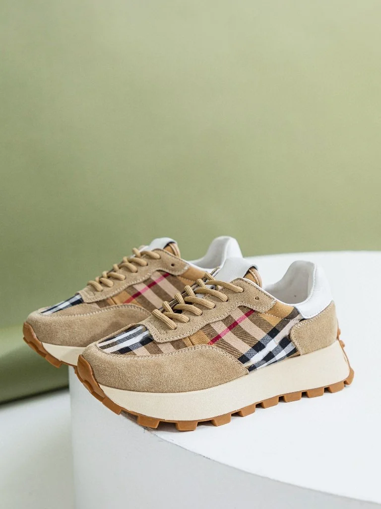 

Женская кожаная спортивная одежда на подкладке Fce Casual oes Thi Bot в клетку в стиле ретро Agan, новинка осени 2024, универсальная мода Cross Bule...