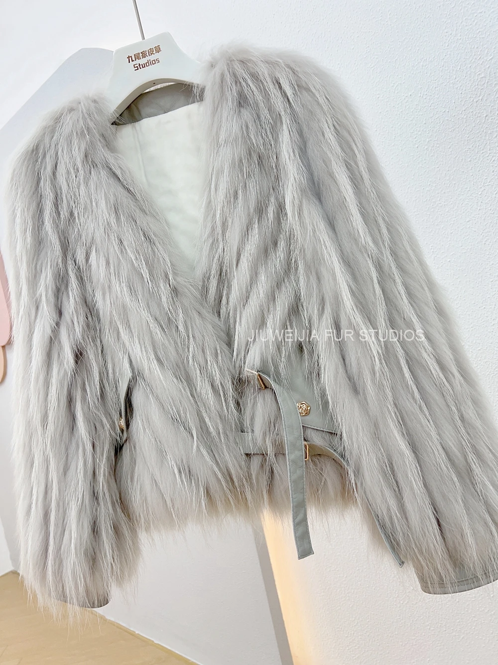 2026 Winter New Fur Strip Sewed Together Short Style Thin Raccoon Fur Fox Fur Coat Young Women's Coat