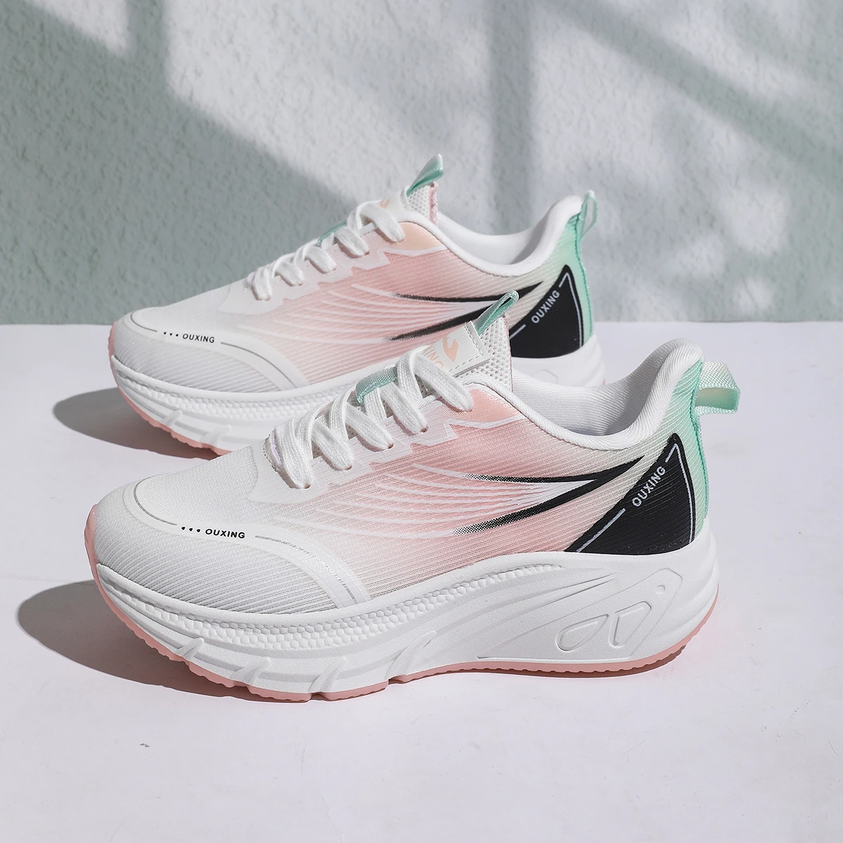 2025 جديد احذية الجري غير رسمية تنفس الصيف P النساء المشي لمسافات طويلة أحذية رياضية المهنية مرونة خففت TennisTrainers