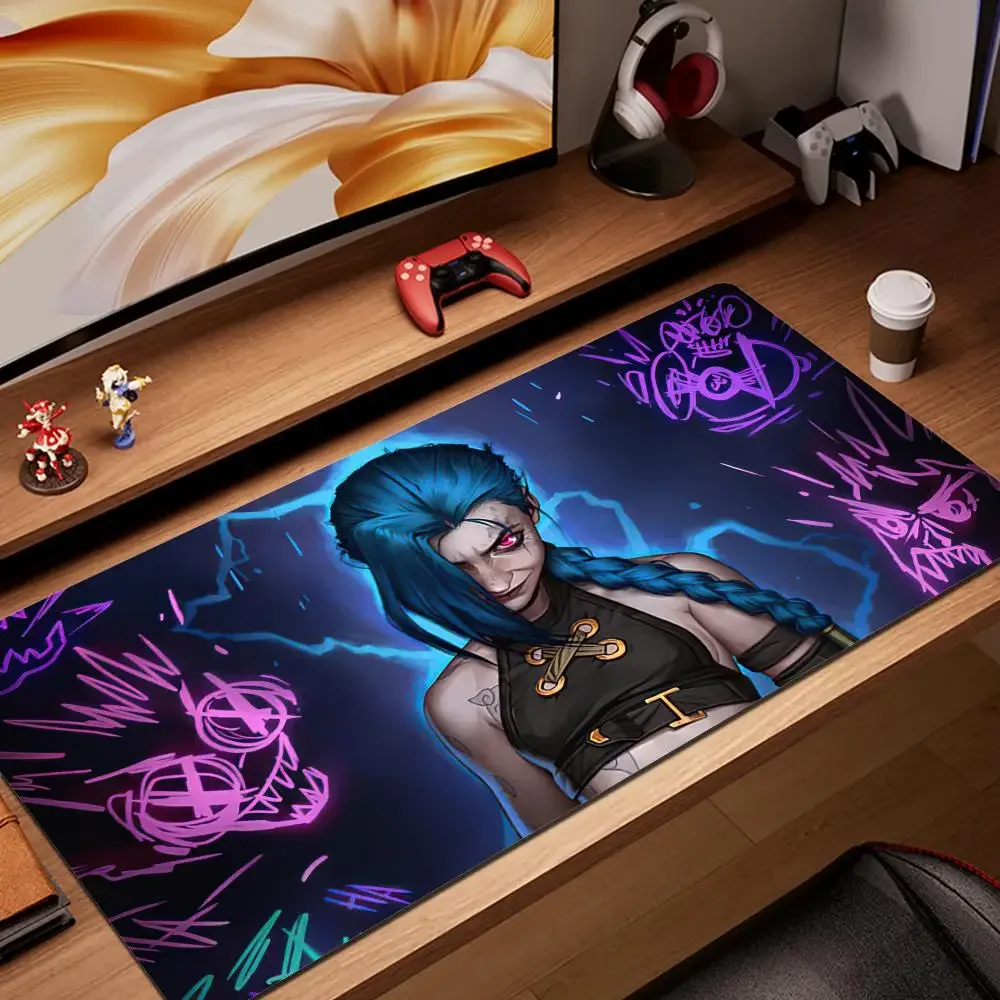 لوحة الماوس Gamer Arcane Desk Mat كبيرة Mousepad Gamer Accessories جهاز كمبيوتر شخصي لوحة المفاتيح وسادة مكتب ALeague of Legends Jinx المطاط