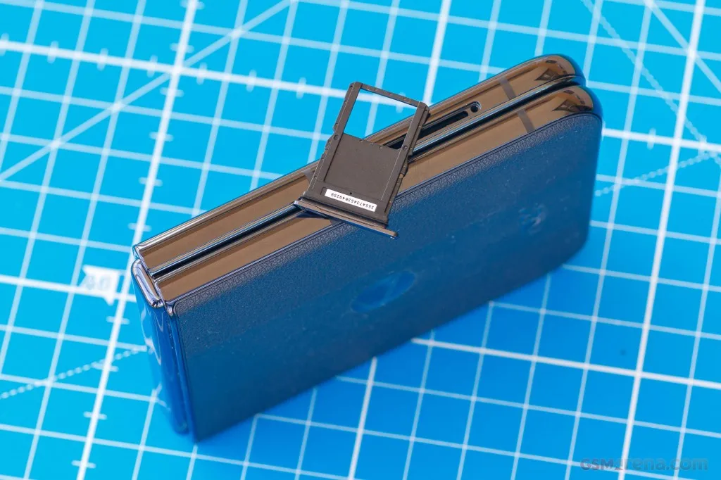 هاتف موتورولا موتو رازر 50 الترا سنابدراجون 8s Gen3 6.9 بوصة شاشة مطوية بقطب 165 هرتز 50 ميجابكسل 45 وات شحن سريع NFC IPX8 هاتف محمول أصلي