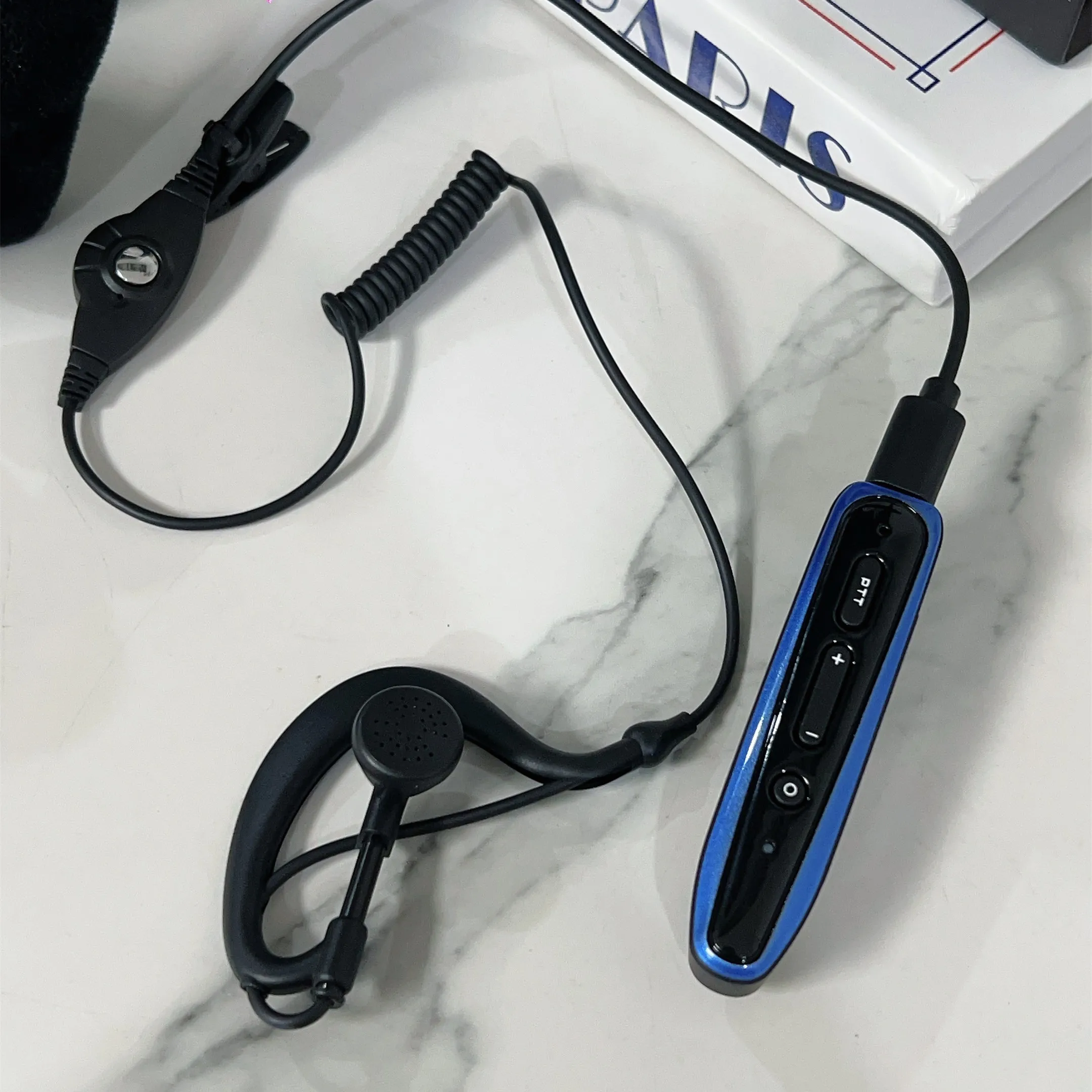 Walkie Talkie, miniature hearing , Ear hanging type , bar, hotel, beauty hall small-scale two way radio headset 16 channels